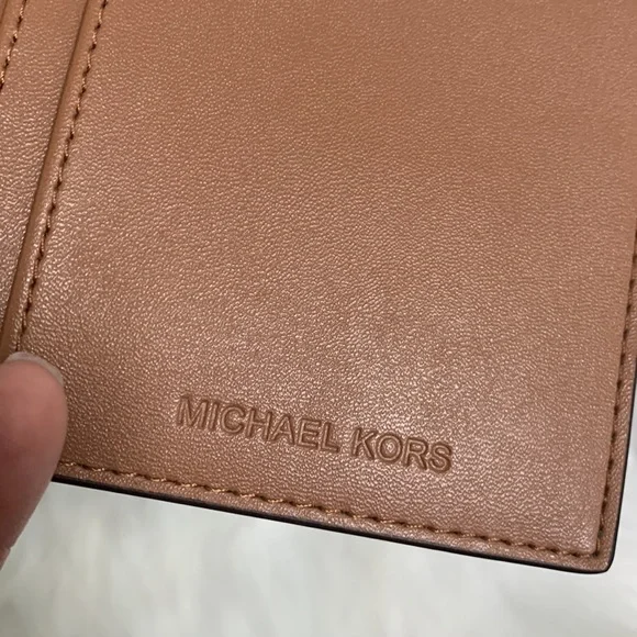 ❌SOLD❌ Authentic Michael Kors passport and credit card holder - like new - Picture 6 of 17